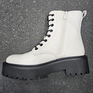 ​Dream Pairs Women’s Platform Combat Boots - White Lace-Up Lug Sole Ankle Boots